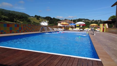 3 outdoor pools