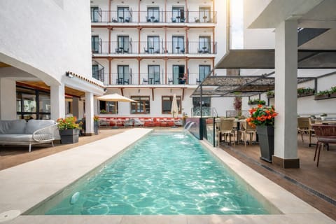 3 outdoor pools, sun loungers