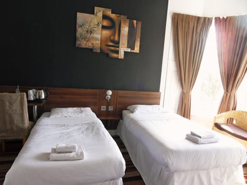 Comfort Triple Room with 3 Single Beds | Pillowtop beds, desk, free WiFi, bed sheets