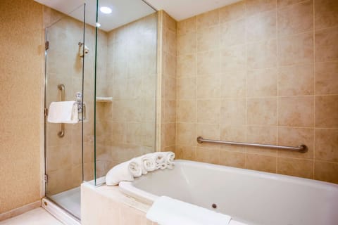 Combined shower/tub, designer toiletries, hair dryer, towels