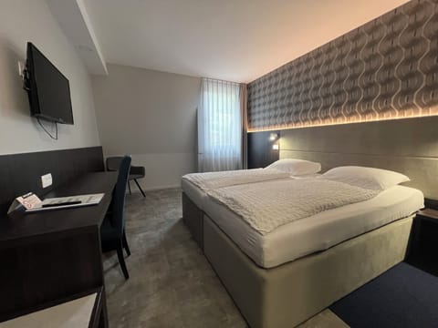 1 bedroom, in-room safe, desk, blackout drapes