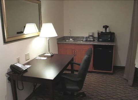 Standard Room, 1 King Bed with Sofa bed (Living Area) | In-room safe, blackout drapes, iron/ironing board