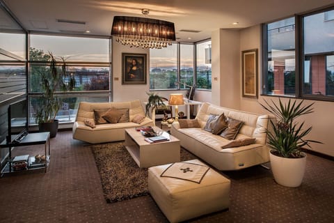 Premium bedding, pillowtop beds, minibar, in-room safe