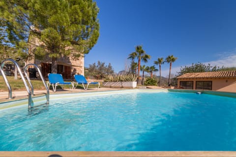 Beautiful villa with swimming pool