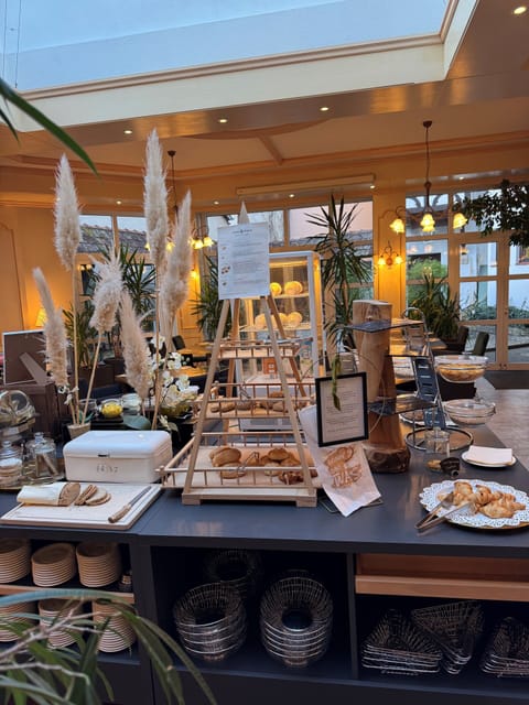 Daily buffet breakfast for a fee