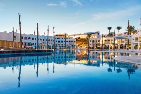 3 outdoor pools, pool umbrellas, sun loungers