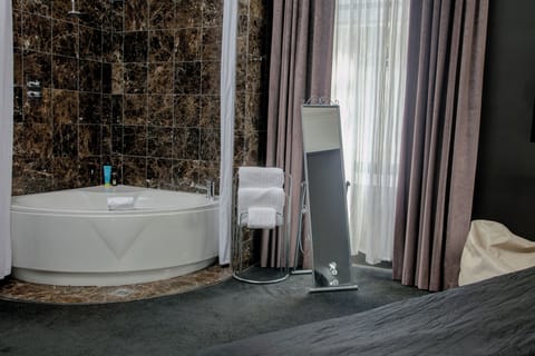 Premium Room | Desk, iron/ironing board, free WiFi, bed sheets