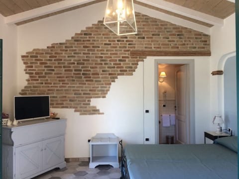 Deluxe Double Room, Sea View | Frette Italian sheets, minibar, in-room safe, desk