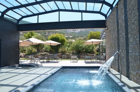 Couples treatment rooms, sauna, hot tub, steam room, body treatments