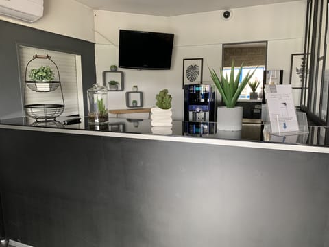 Daily to-go breakfast (EUR 7.80 per person)