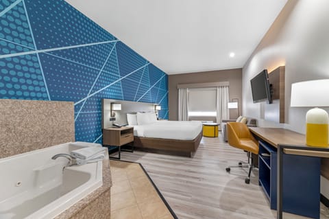 Room, 1 King Bed, Jetted Tub | Premium bedding, desk, iron/ironing board, rollaway beds (surcharge)