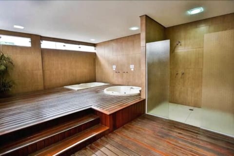 Indoor spa tub