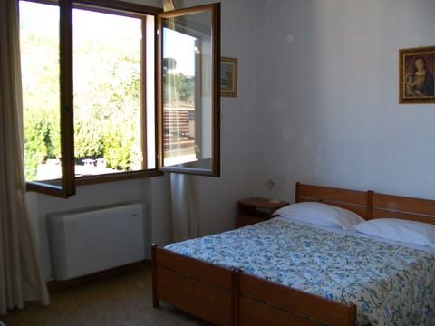 Premium bedding, down comforters, individually furnished, desk