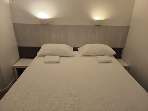 Standard Double Room (with some being twinable) | Desk, free WiFi, bed sheets