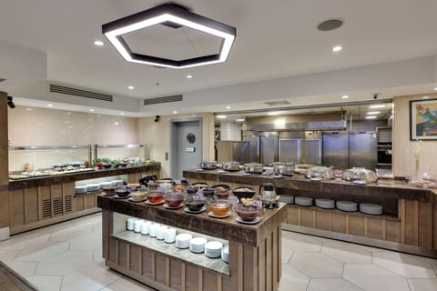 Daily buffet breakfast for a fee
