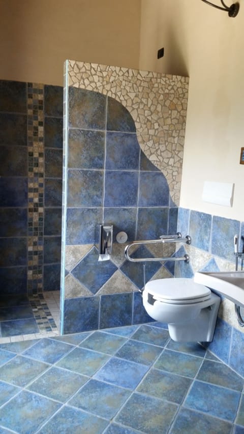 Double Room, Mountain View | Bathroom | Shower, free toiletries, hair dryer, bidet