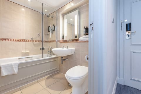 Deluxe Suite, 1 Double Bed | Bathroom | Shower, eco-friendly toiletries, hair dryer, towels