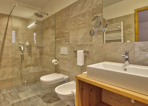 Free toiletries, bidet, towels