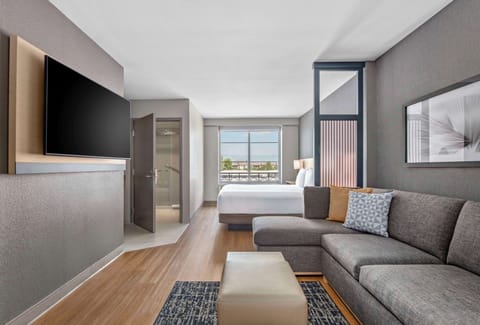 Hypo-allergenic bedding, pillowtop beds, in-room safe