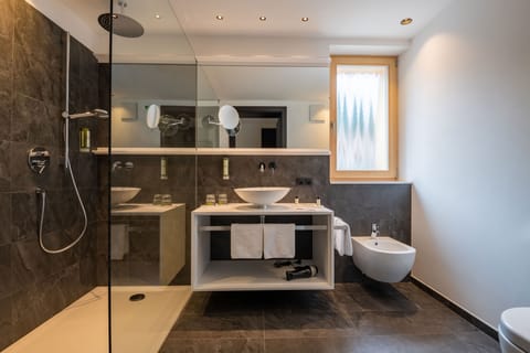 Superior Double Room | Bathroom | Deep soaking tub, hair dryer, bathrobes, slippers