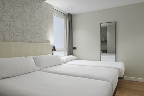 12 bedrooms, down comforters, minibar, in-room safe