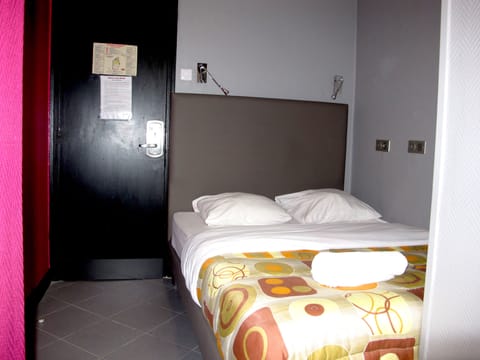 Double Room | Memory foam beds, in-room safe, free WiFi, bed sheets