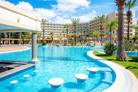 4 bars/lounges, swim-up bar, poolside bar