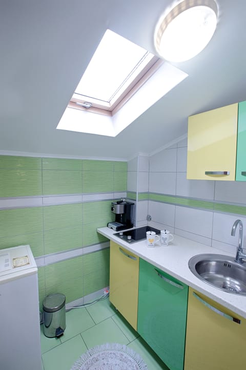 Luxury Studio Suite | Private kitchenette | Mini-fridge