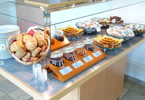 Daily buffet breakfast for a fee