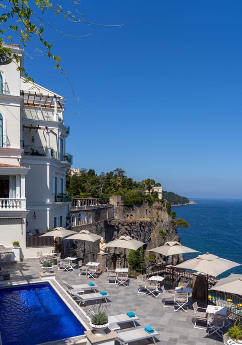 Outdoor pool, pool umbrellas, sun loungers