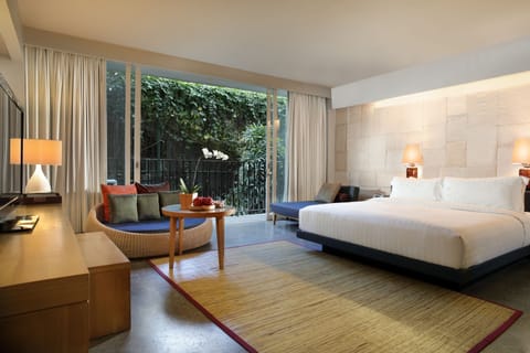 Premium bedding, minibar, in-room safe, desk