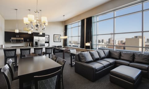Suite, 1 King Bed (Penthouse) | Desk, blackout drapes, soundproofing, iron/ironing board
