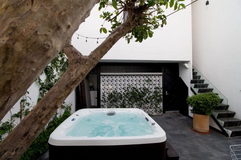 Outdoor spa tub