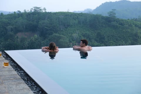 10 outdoor pools, sun loungers