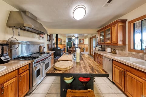 Gourmet Kitchen w/Wolf stove and oven🧁