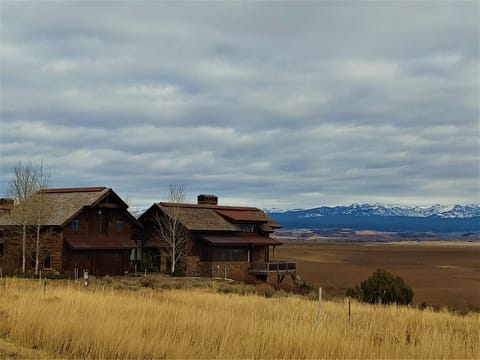 As an end unit, this house has an unobstructed 270-degree view.