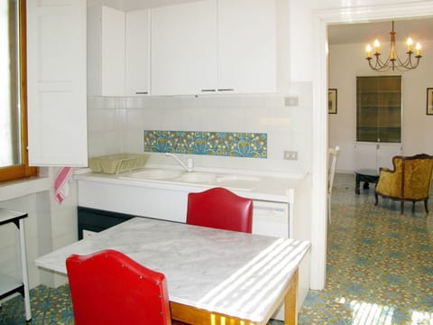 Furniture, Room, Property, Interior Design, Building, Floor, Table, House, Living Room, Architecture