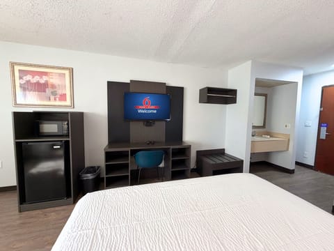 Desk, laptop workspace, blackout drapes, free WiFi