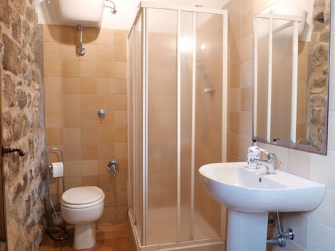 Sink, Property, Tap, Plumbing Fixture, Photograph, Mirror, White, Bathroom Sink, Purple