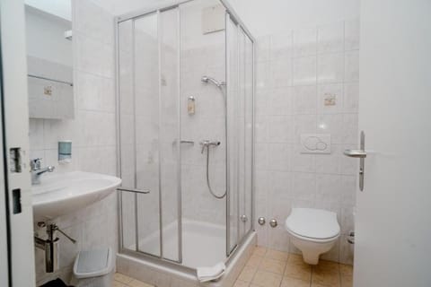 Apartment, Balcony, Garden View | Bathroom