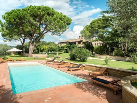 Water, Cloud, Plant, Sky, Property, Tree, Building, Swimming Pool, Shade, Natural Landscape