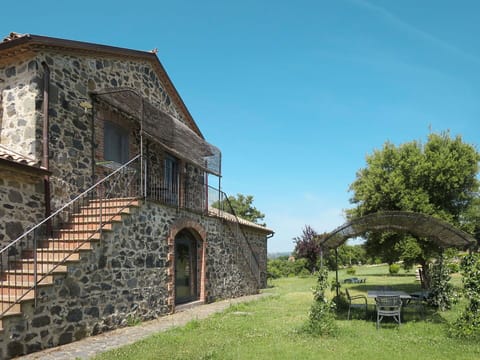 Property, House, Building, Sky, Wall, Architecture, Real Estate, Home, Grass, Rural Area