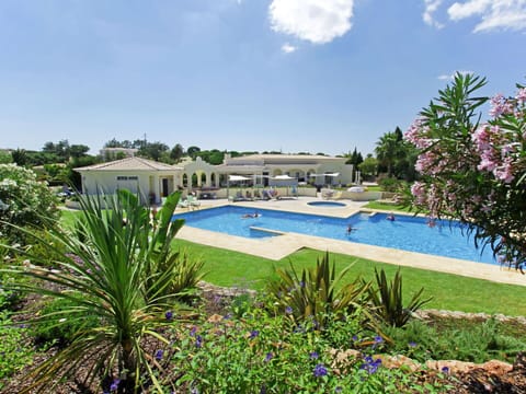 Property, Swimming Pool, Real Estate, Building, Resort, House, Vacation, Palm Tree, Grass, Home