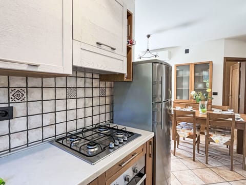 Cabinetry, Gas Stove, Kitchen Appliance, Countertop, Kitchen Stove, Kitchen, Cooktop, Wood, Interior Design, Flooring