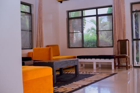 Flat-screen TV, fireplace, DVD player