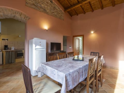 Furniture, Property, Table, Wood, Interior Design, Chair, Floor, Wall, Flooring, Hardwood