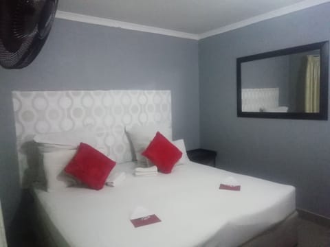 Minibar, iron/ironing board, free WiFi, bed sheets