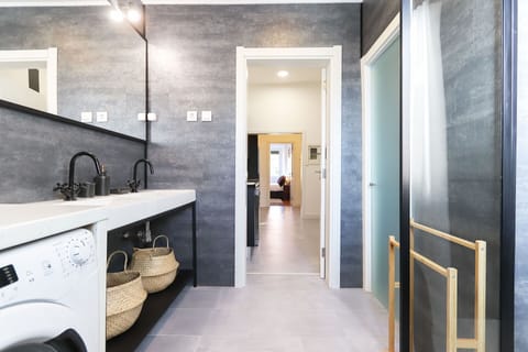 Apartment, 2 Bedrooms, Non Smoking | Private kitchen | Full-size fridge, microwave, oven, stovetop