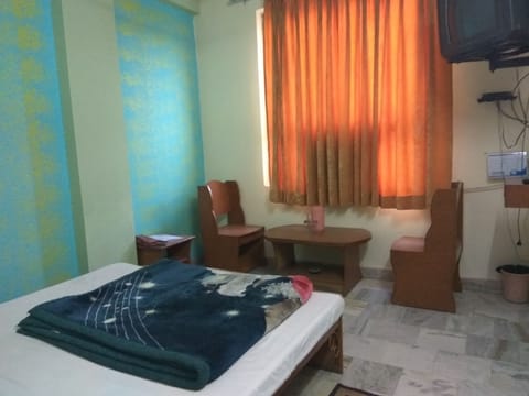 In-room safe, desk, free WiFi