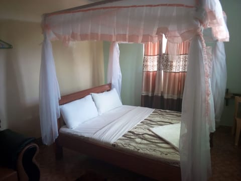 Deluxe Double Room | Desk, blackout drapes, free WiFi, bed sheets